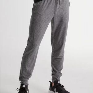 QUINCE NWT FLOWKNIT PERFORMANCE JOGGER Comparable to Lululemon BRAND NEW